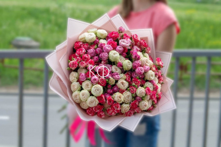 Букет из кустовых роз "Яркий" - фото
